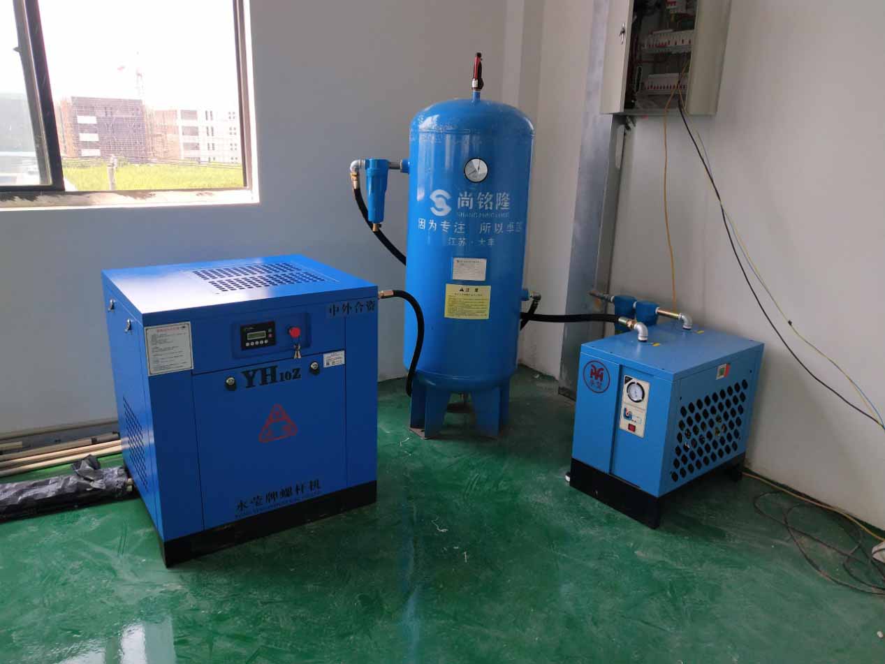 簡單說說變頻螺桿空壓機在耗電與產(chǎn)氣方面有什么特點？權偉永瑩螺桿空壓機廠家